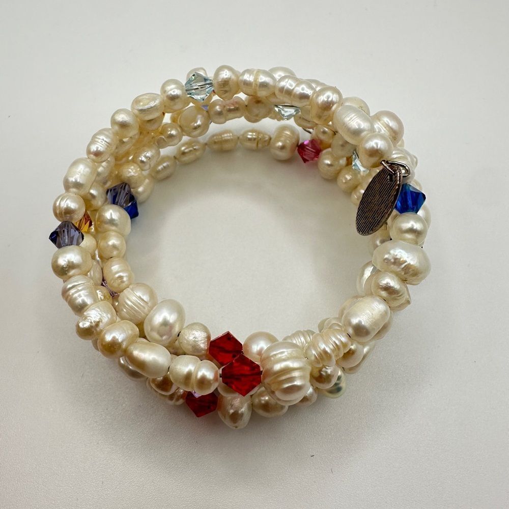 Genuine freshwater Pearls and crystal beaded, memory wire coil‎ bracelet!
